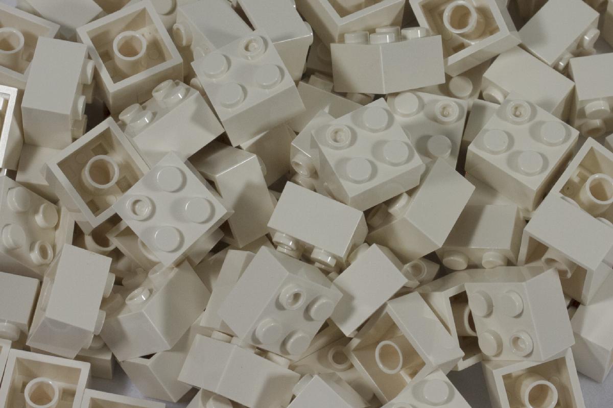 2X2 BRICK WHITE 100 PACK - COMPATIBLE WITH MAJOR BRANDS