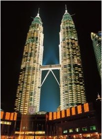 TWIN TOWERS, MALAYSIA 500 PIECE PUZZLE GLOW-IN-THE-DARK