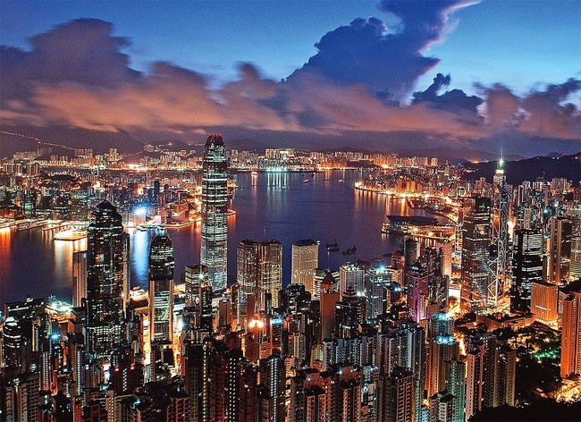 HONG KONG NIGHT SCENE 500 PIECE PUZZLE GLOW-IN-THE-DARK