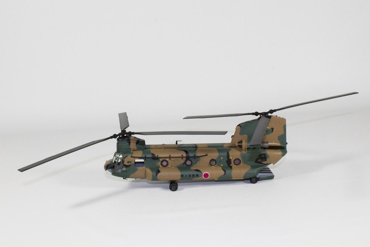 1:72 SCALE BOEING CH-47J CHINOOK DIECAST MODEL  - 1:72 SCALE BOEING CH-47J CHINOOK DIECAST MODEL 