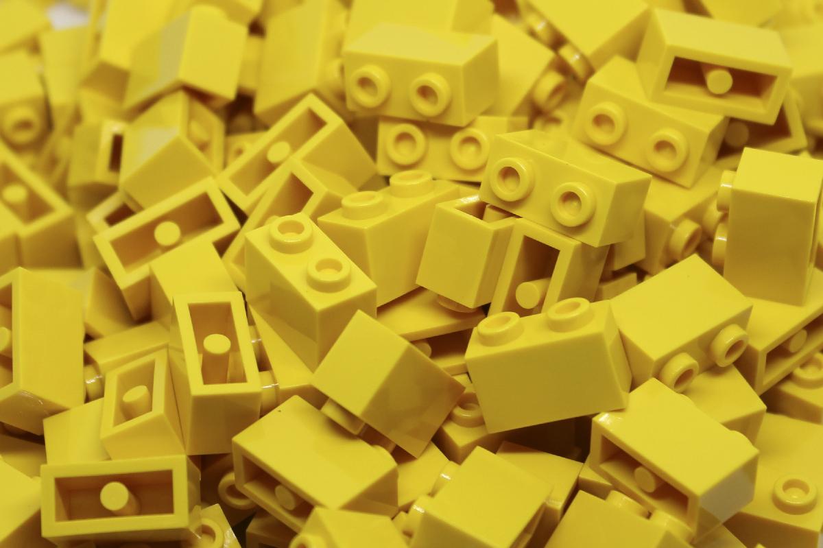  1X2 STUD YELLOW BRICK 200 PACK - COMPATIBLE WITH MAJOR BRANDS