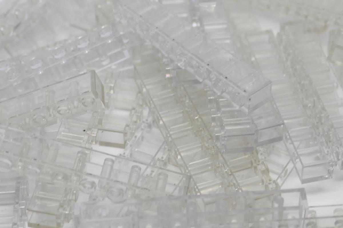 1X8 STUD CLEAR BRICK 80 PACK - COMPATIBLE WITH MAJOR BRANDS