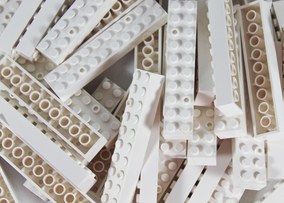 2X10 STUD WHITE BRICK 50 PACK - COMPATIBLE WITH MAJOR BRANDS
