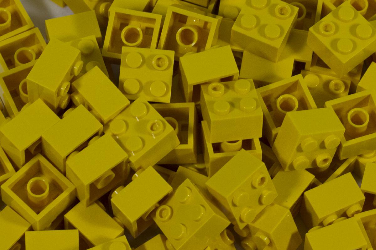  2X2 BRICK YELLOW 100 PACK  - COMPATIBLE WITH MAJOR BRANDS